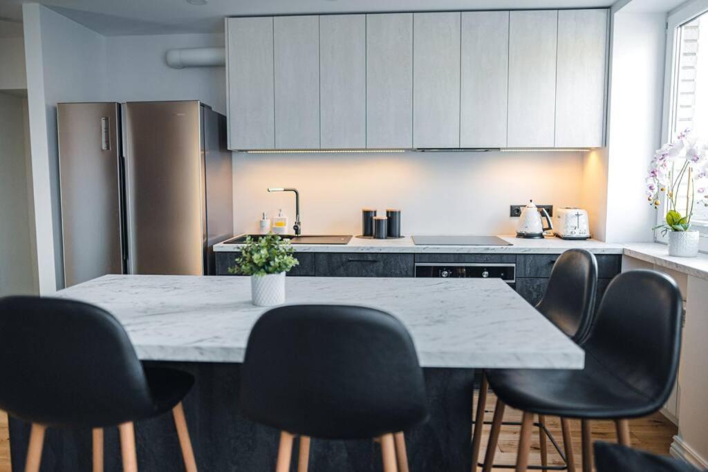 New Luxury 3Br Apartment In Old Town, Free Parking Haapsalu Exterior photo